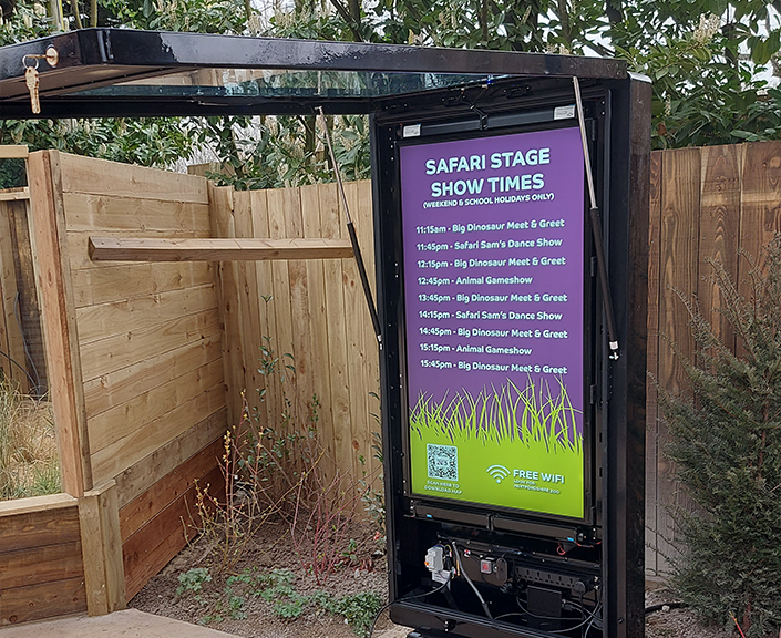 outdoor digital signage freestanding screen for safari